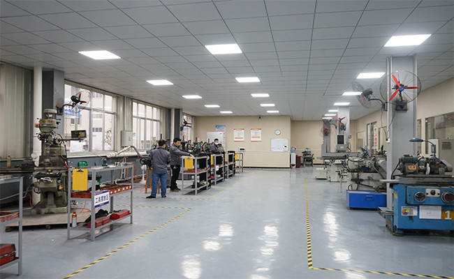 Hunan Meicheng Ceramic Technology Co., Ltd. linea di produzione in fabbrica